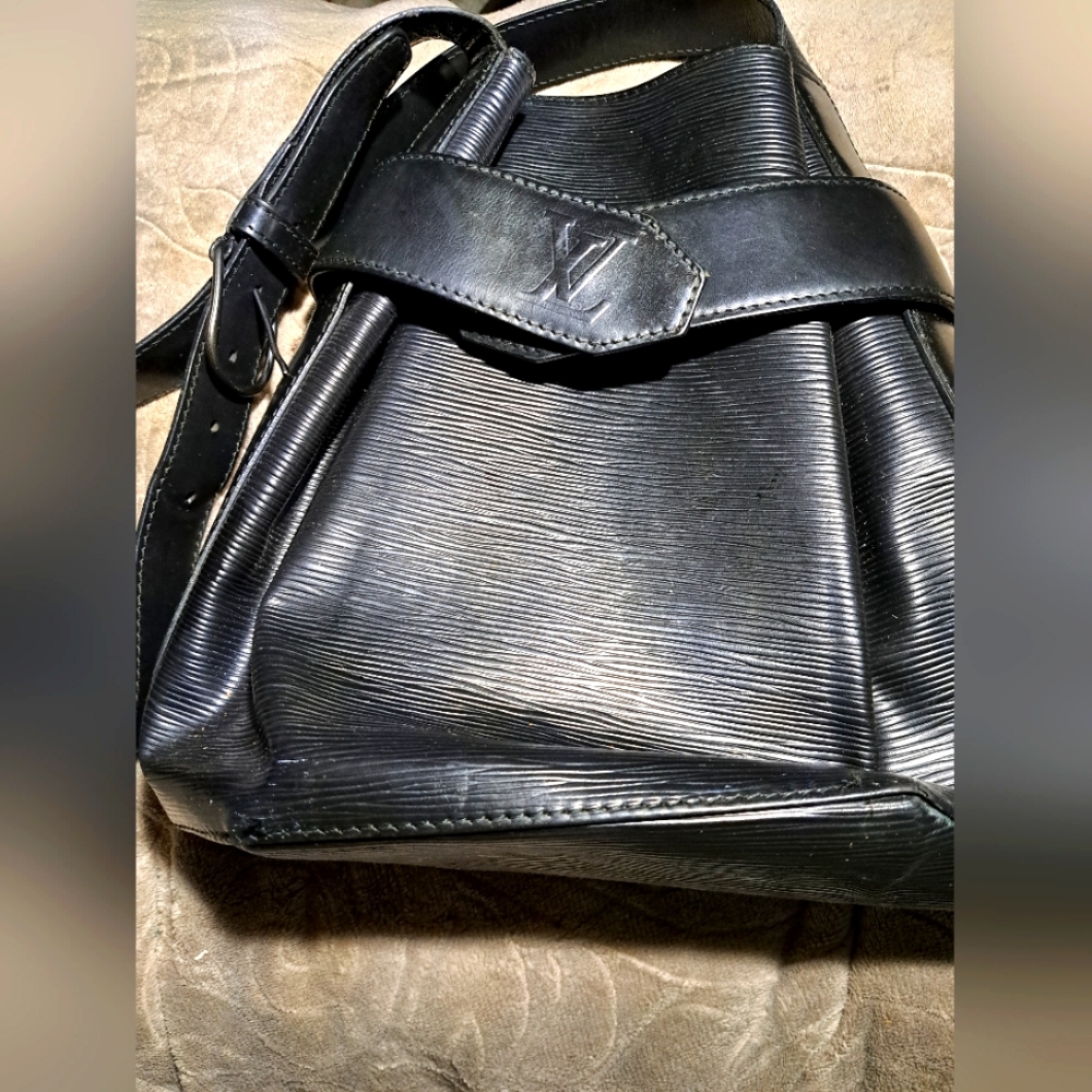 LV purse only